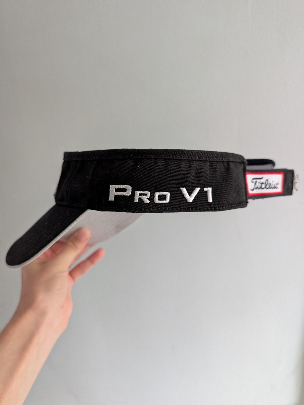 Titleist Footjoy Black Visor with White Embroidered Logo and Trim Golf Tennis - Picture 3 of 8